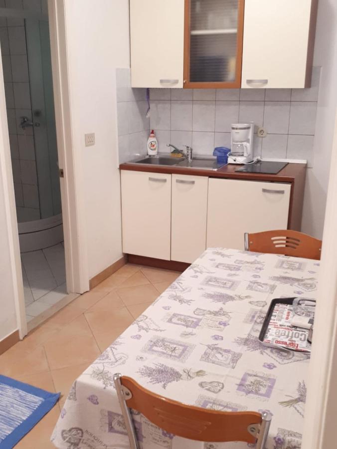 Villa Rosso Baška Voda Buitenkant foto
