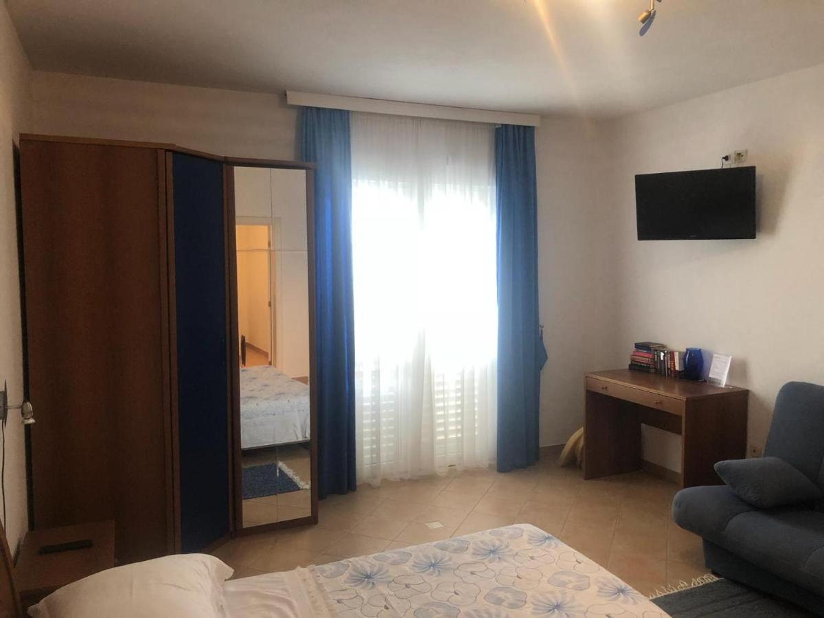 Villa Rosso Baška Voda Buitenkant foto