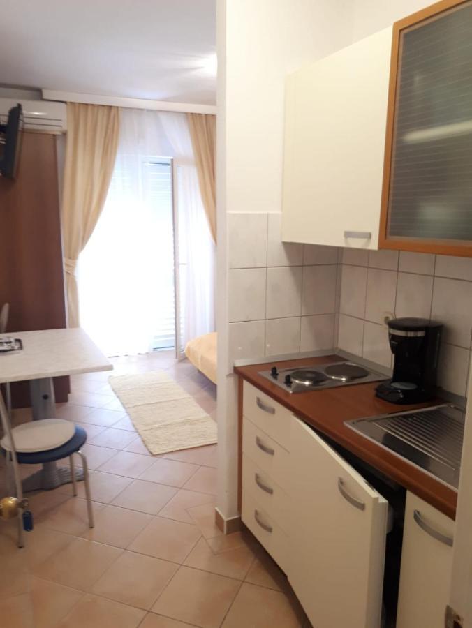 Villa Rosso Baška Voda Buitenkant foto