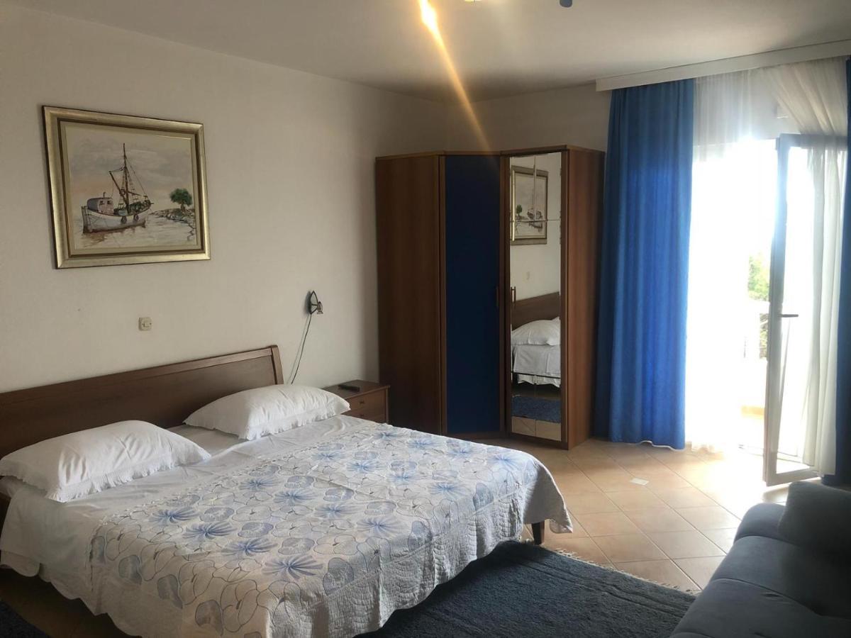 Villa Rosso Baška Voda Buitenkant foto