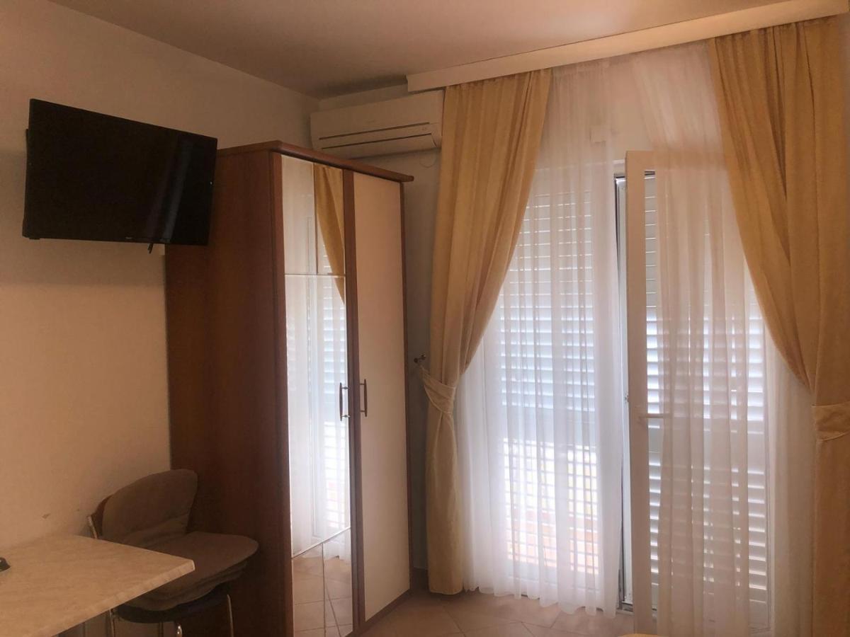 Villa Rosso Baška Voda Buitenkant foto