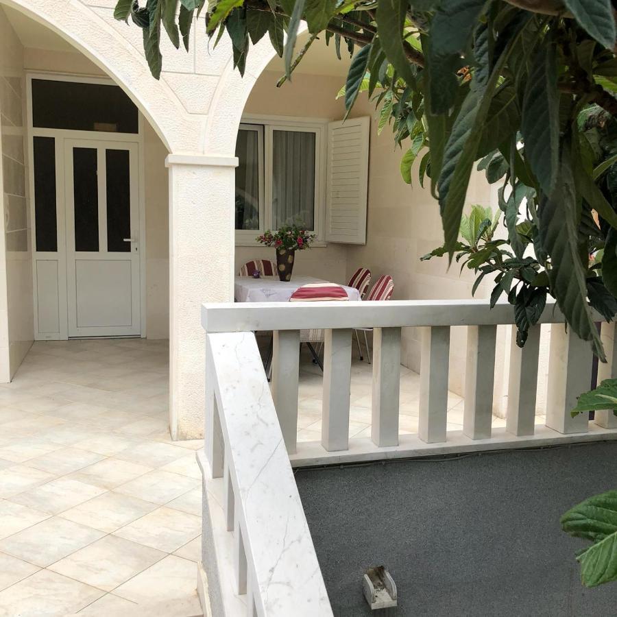 Villa Rosso Baška Voda Buitenkant foto