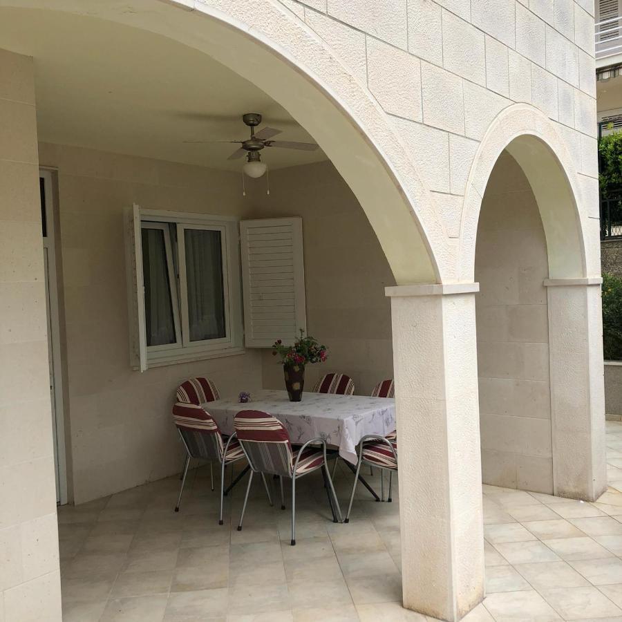 Villa Rosso Baška Voda Buitenkant foto