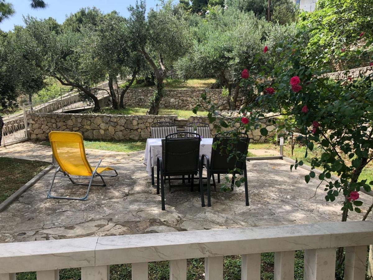 Villa Rosso Baška Voda Buitenkant foto