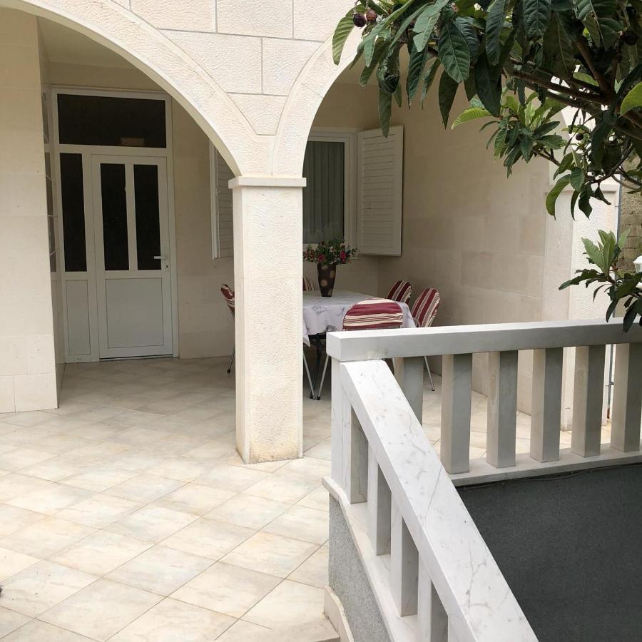 Villa Rosso Baška Voda Buitenkant foto