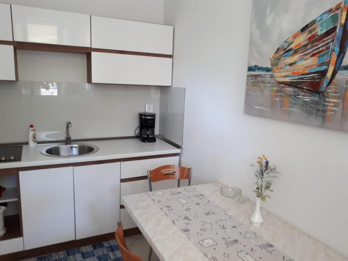 Villa Rosso Baška Voda Buitenkant foto