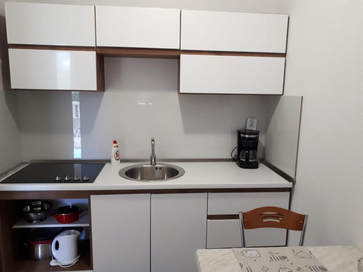 Villa Rosso Baška Voda Buitenkant foto