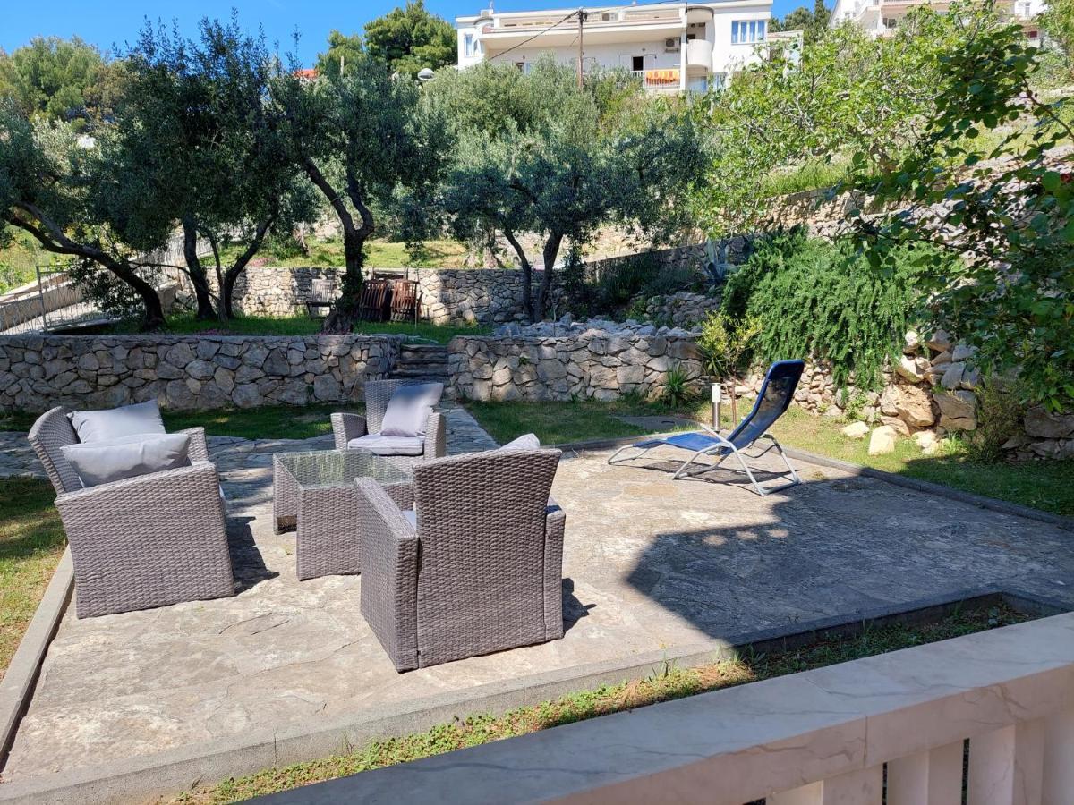 Villa Rosso Baška Voda Buitenkant foto